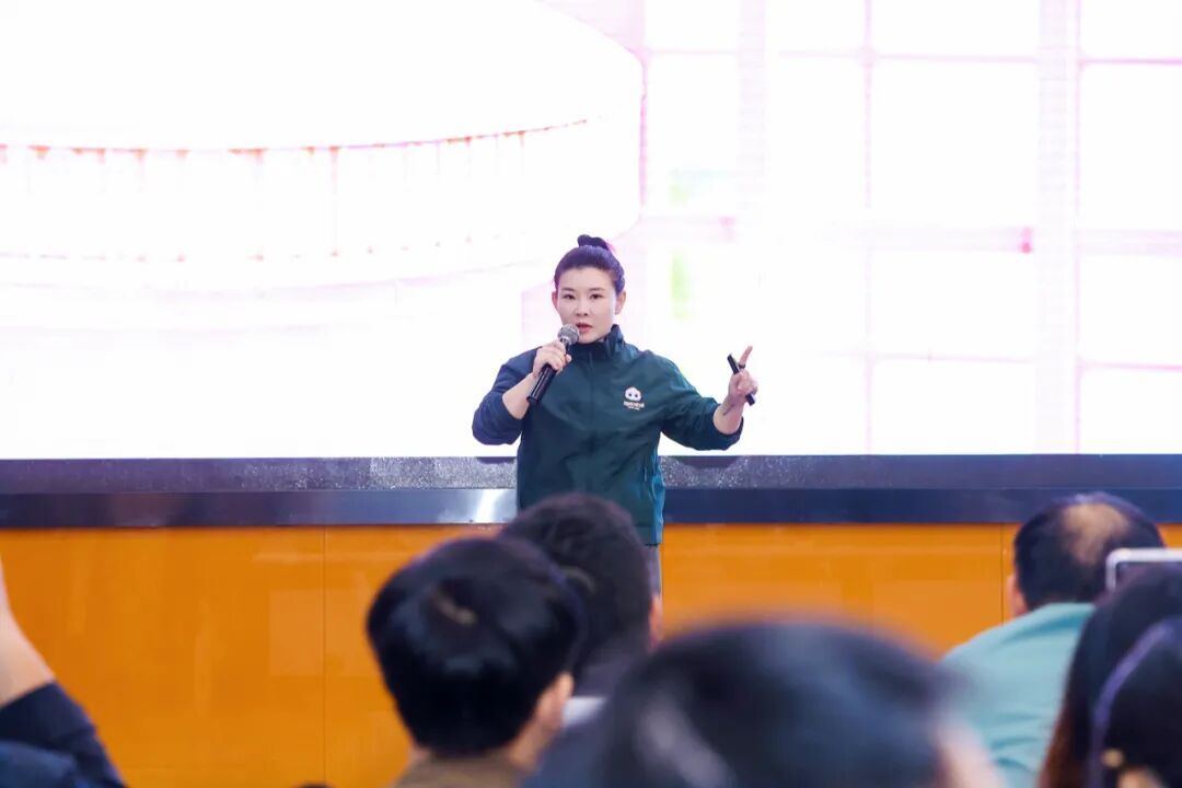 超级有爱携手周大侠、亿极中国成功举办AI智能产品交易会,创始人元晓帅博士作主题分享