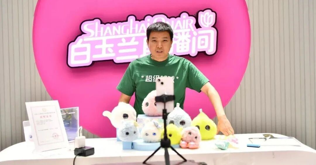 帅呆了！萌翻了！超级球球惊艳亮相上海“五五购物节”！