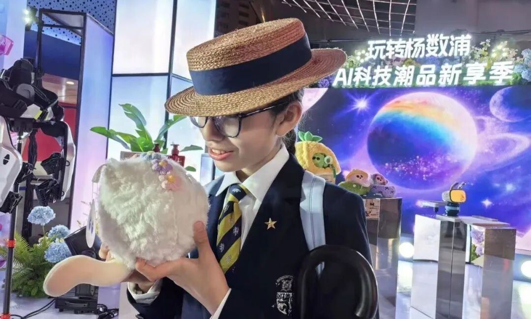 帅呆了！萌翻了！超级球球惊艳亮相上海“五五购物节”！