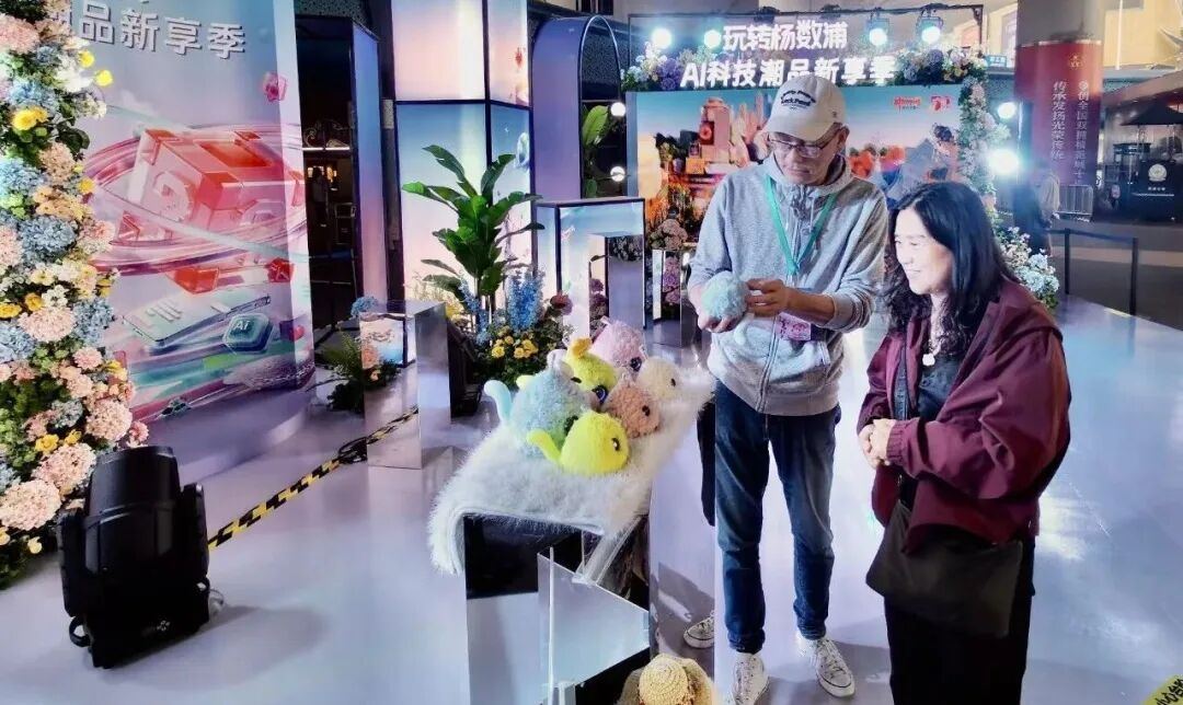 帅呆了！萌翻了！超级球球惊艳亮相上海“五五购物节”！