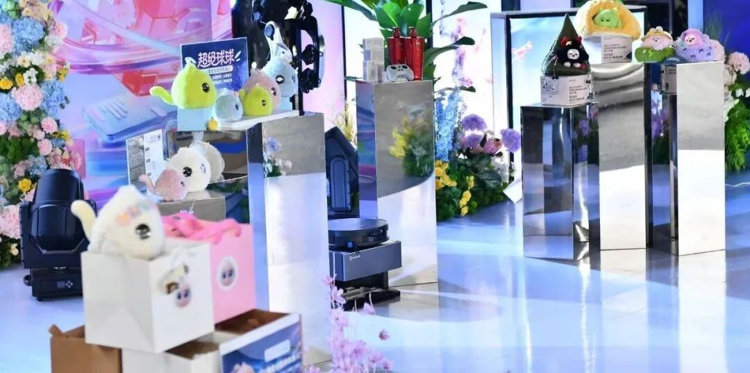 帅呆了！萌翻了！超级球球惊艳亮相上海“五五购物节”！